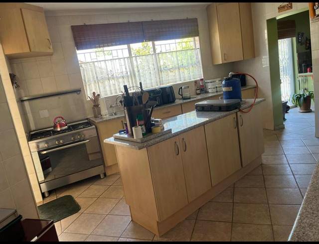 4 BEDROOM HOUSE FOR SALE IN ALBERTSDAL